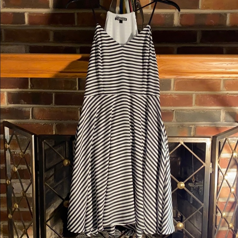 Express black and white dress